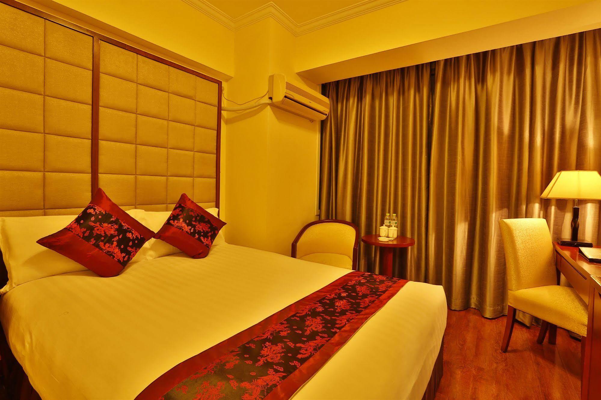 Rayfont Hongqiao & Hotel 4*